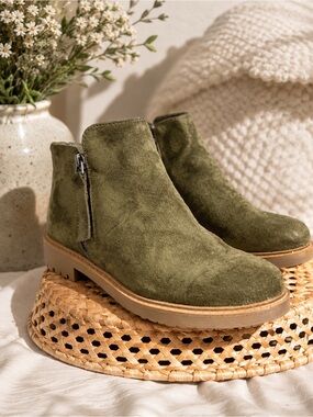 Esprit Saige Sage Green Faux Suede Ankle Boots Booties Size 6.5